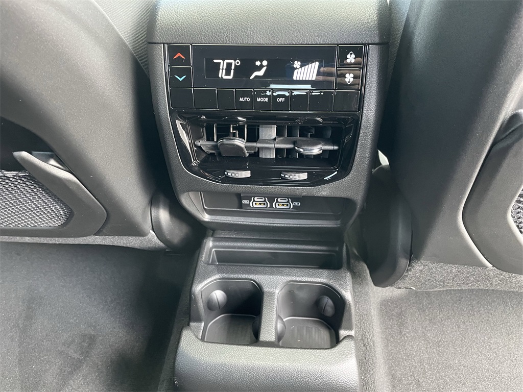 2025 Jeep Grand Cherokee Laredo photo 32