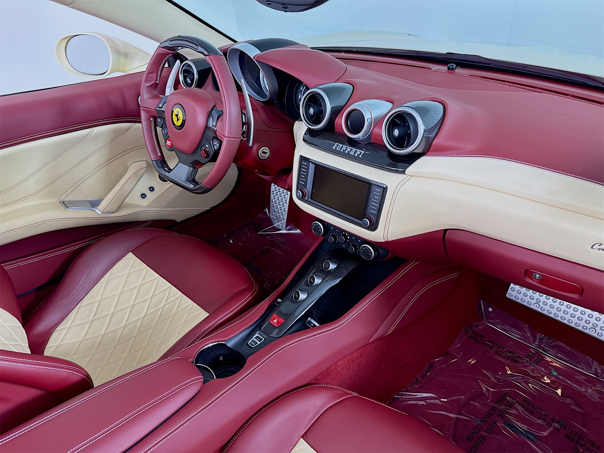 2017 Ferrari California T photo 21