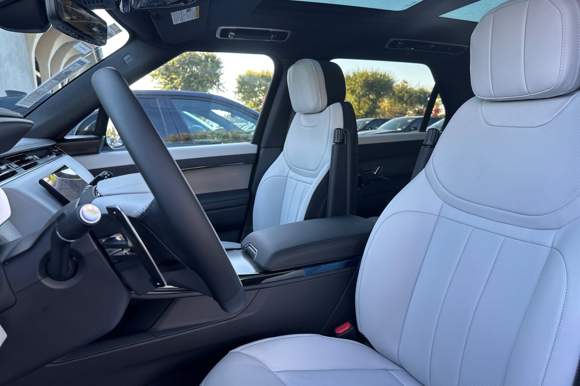 2025 Land Rover Range Rover Sport P530 Dynamic SE photo 4