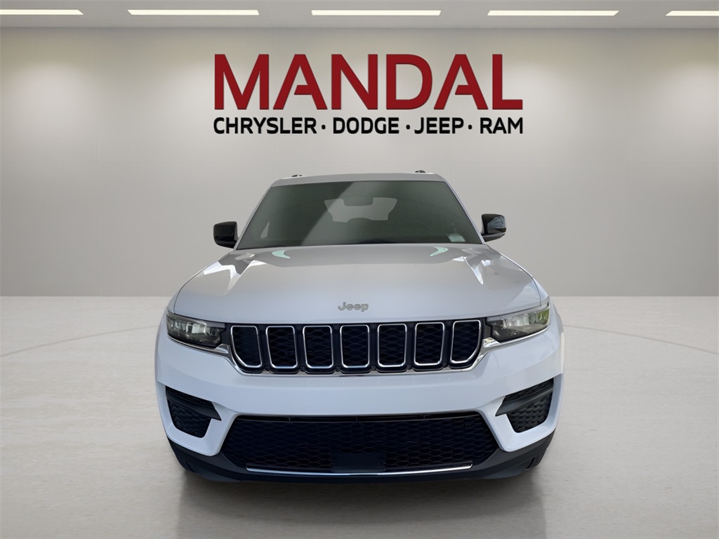 2025 Jeep Grand Cherokee Laredo X photo 2