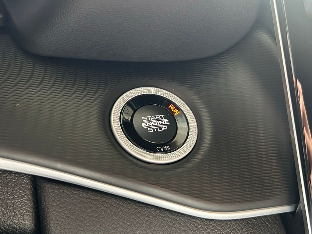 2025 Jeep Grand Cherokee Laredo Altitude photo 34