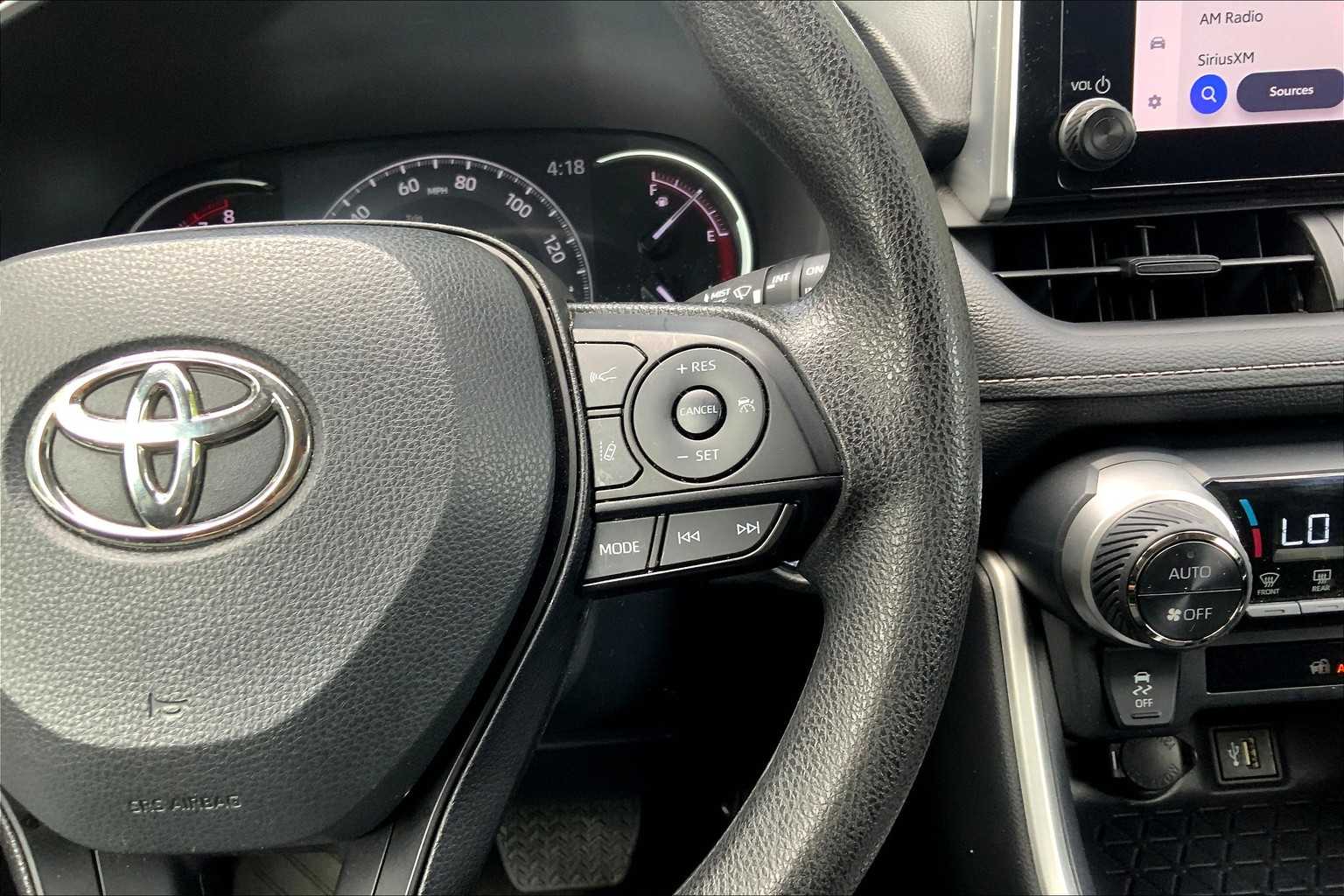 2024 Toyota RAV4 XLE photo 23