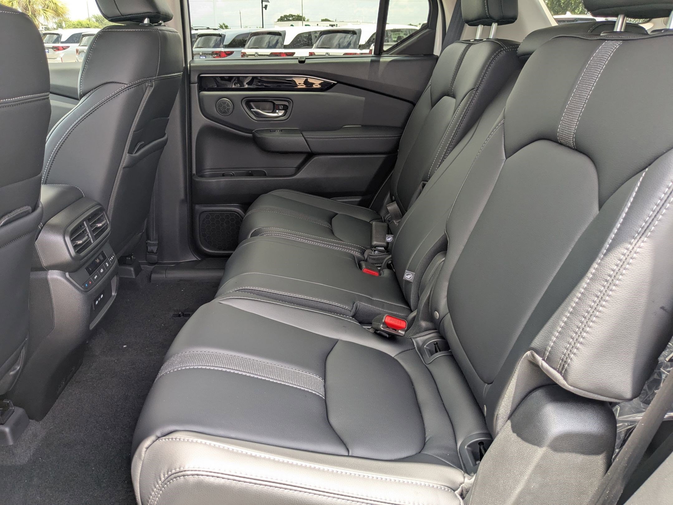2025 Honda Pilot Touring photo 10