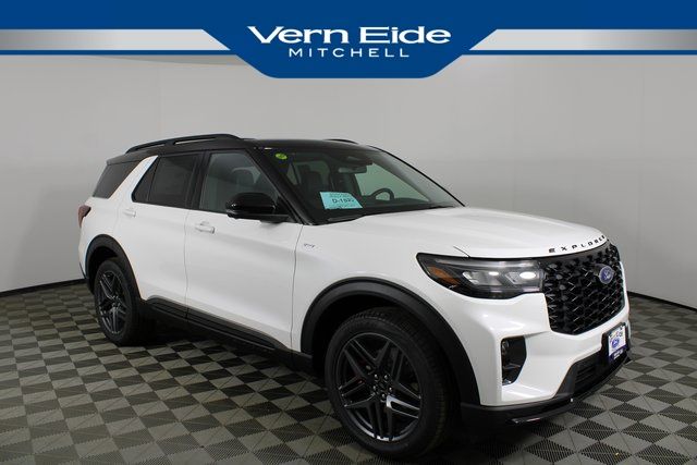 2025 Ford Explorer ST-LINE's photo