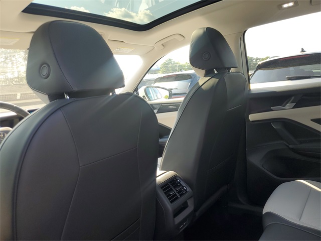 2025 Volkswagen Tiguan SE photo 10