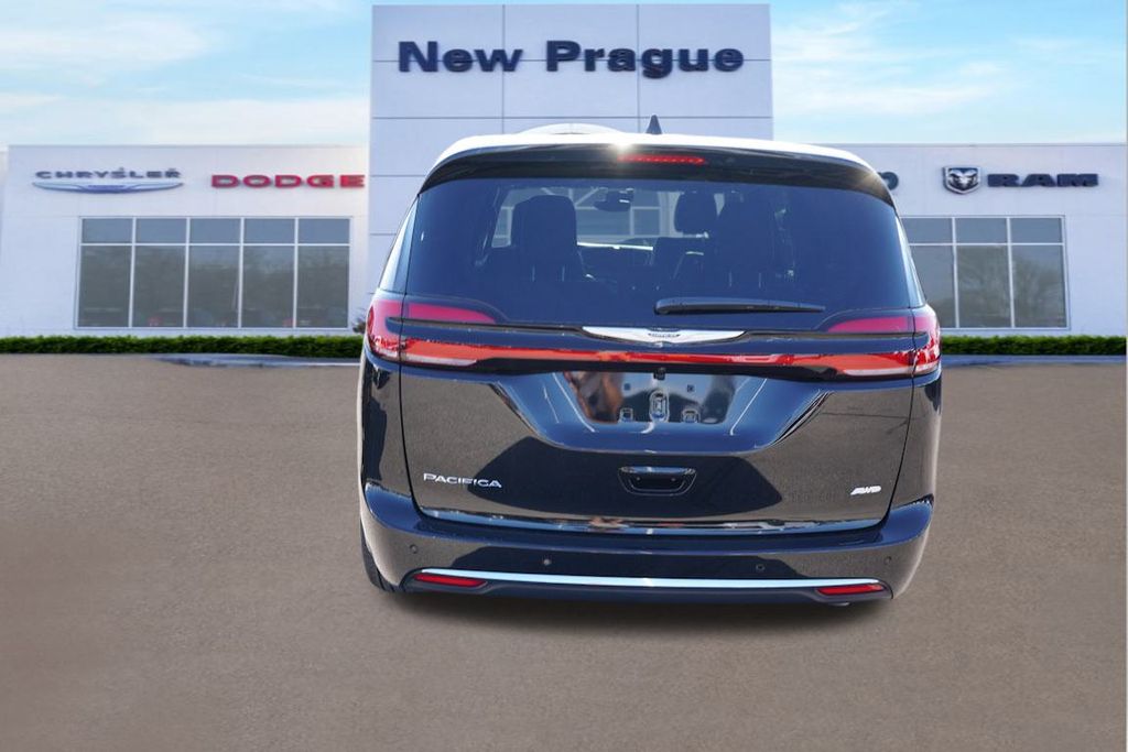 2026 Chrysler Pacifica photo 4