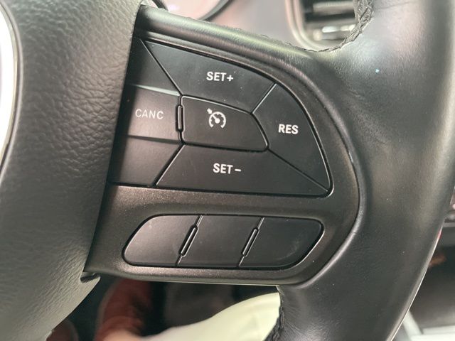 2020 Dodge Charger SXT photo 9