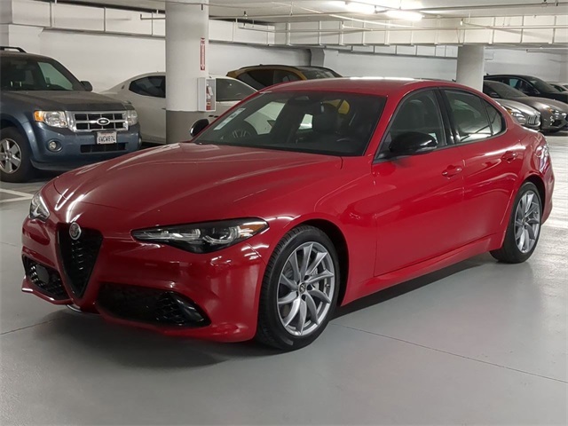 2025 Alfa Romeo Giulia Base photo 3