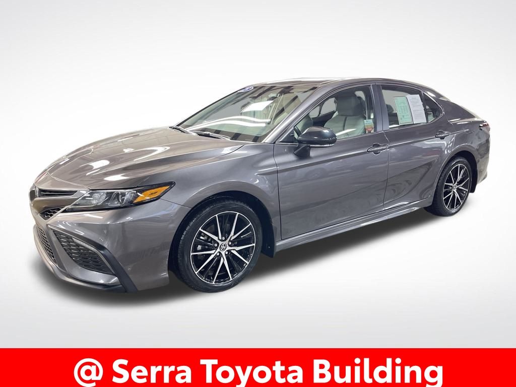 2023 Toyota Camry SE's photo