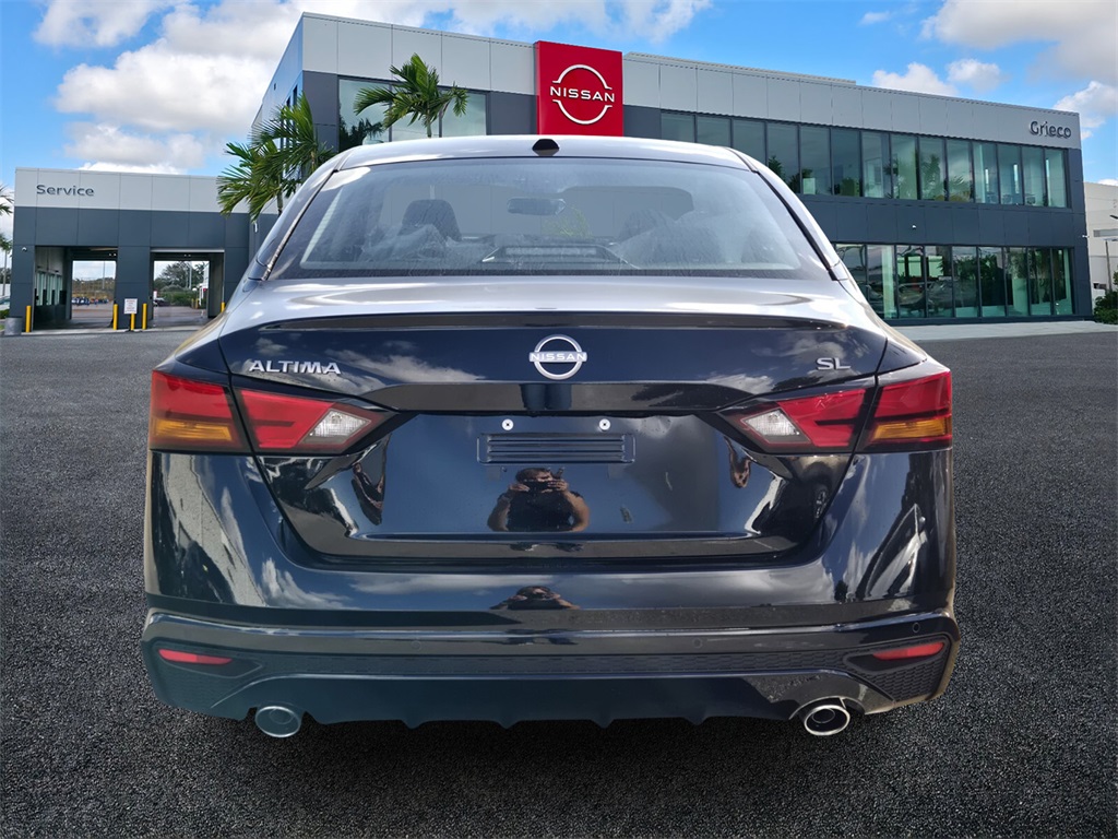 2025 Nissan Altima SL photo 4