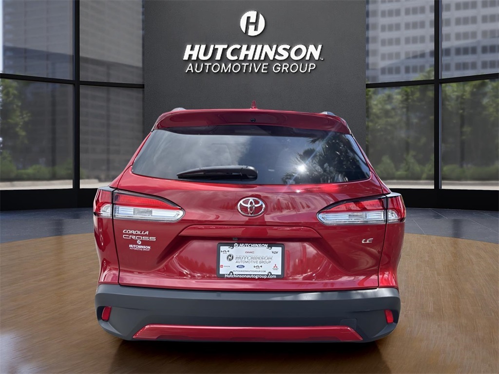 2024 Toyota Corolla Cross LE photo 6