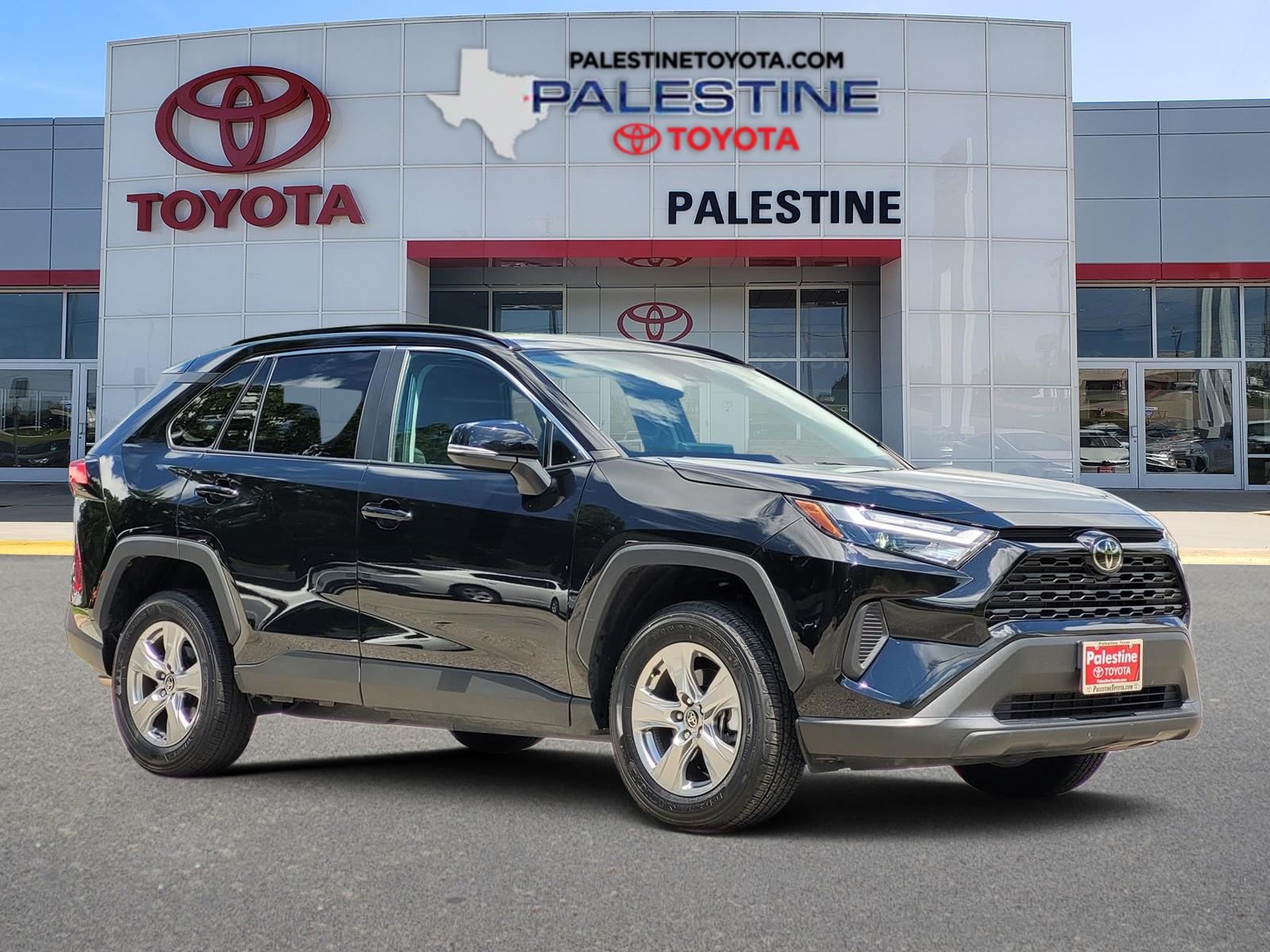 2024 Toyota RAV4 XLE's photo