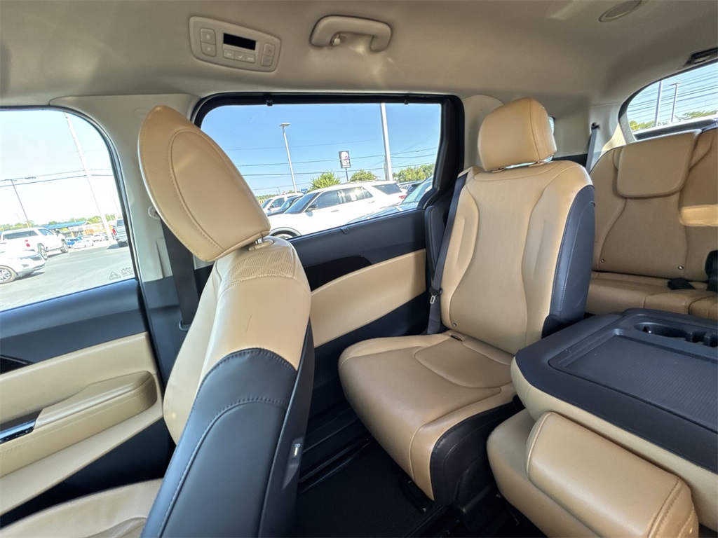 2023 Kia Carnival EX photo 12