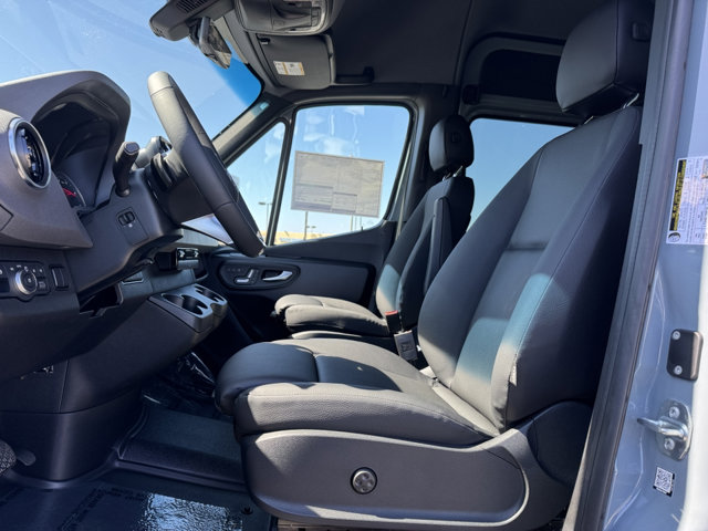 2025 Mercedes Benz Sprinter 2500 photo 2