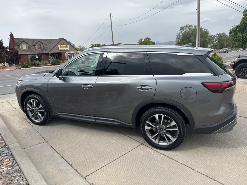 2022 Infiniti QX60 Luxe photo 4