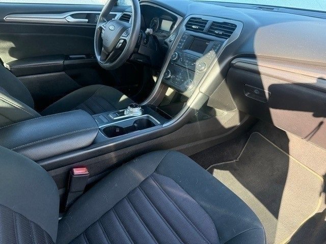 2017 Ford Fusion SE photo 3