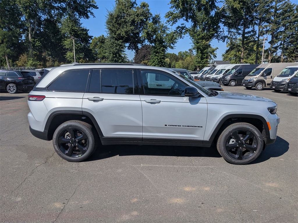 2025 Jeep Grand Cherokee Limited photo 4
