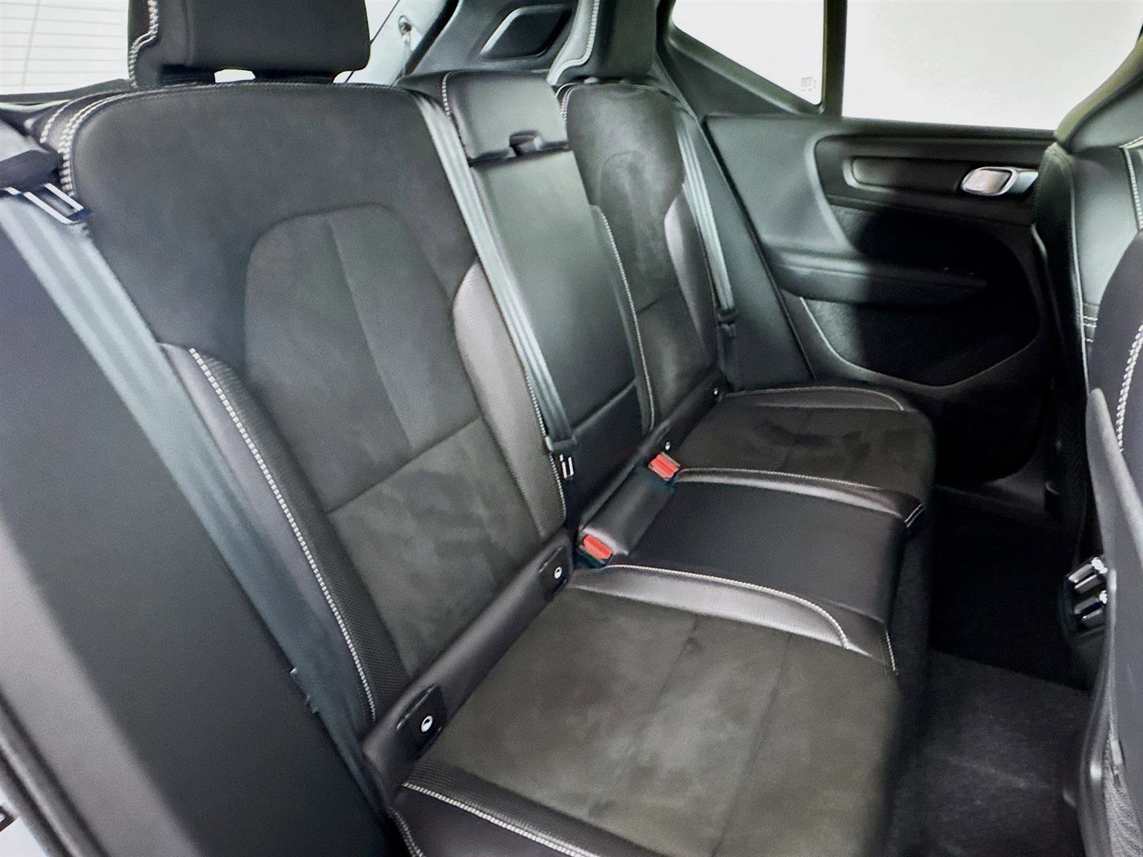 2021 Volvo XC40 T5 R-Design photo 27