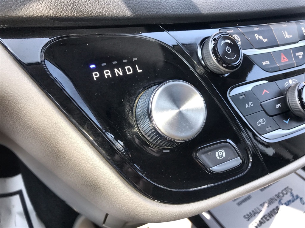 2023 Chrysler Pacifica Touring L photo 18