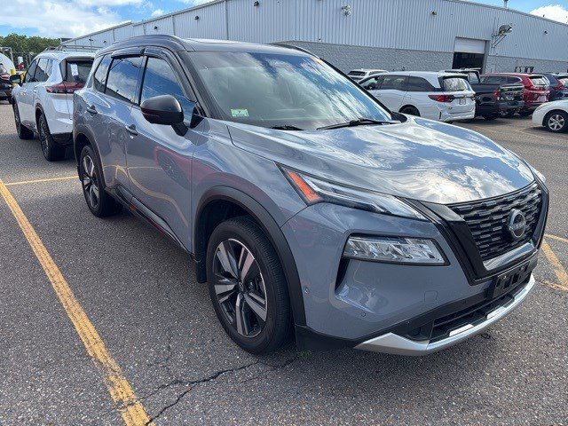 2023 Nissan Rogue Platinum's photo