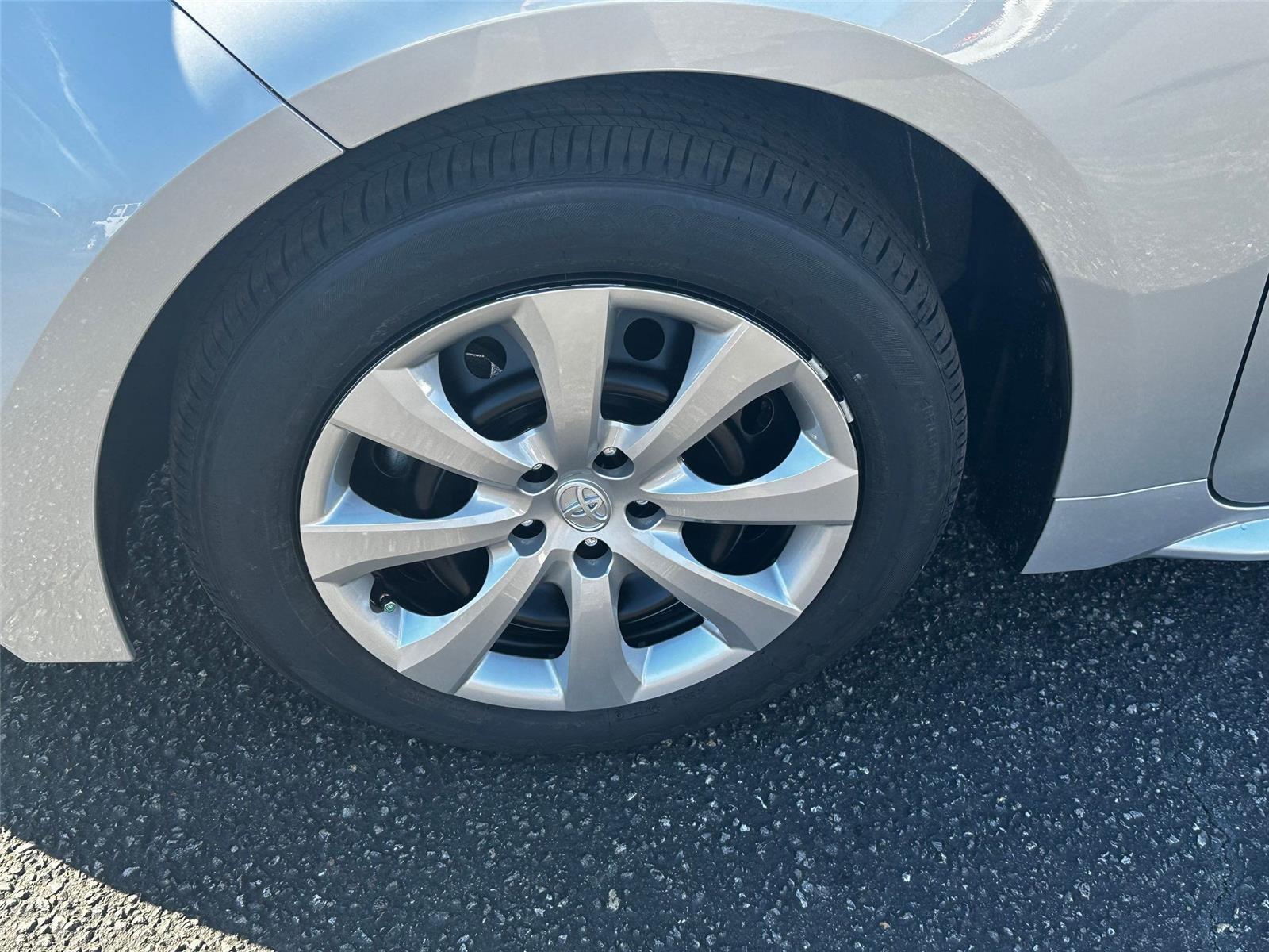 2025 Toyota Corolla LE photo 10