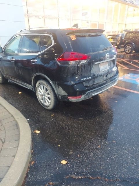 2018 Nissan Rogue SV photo 3
