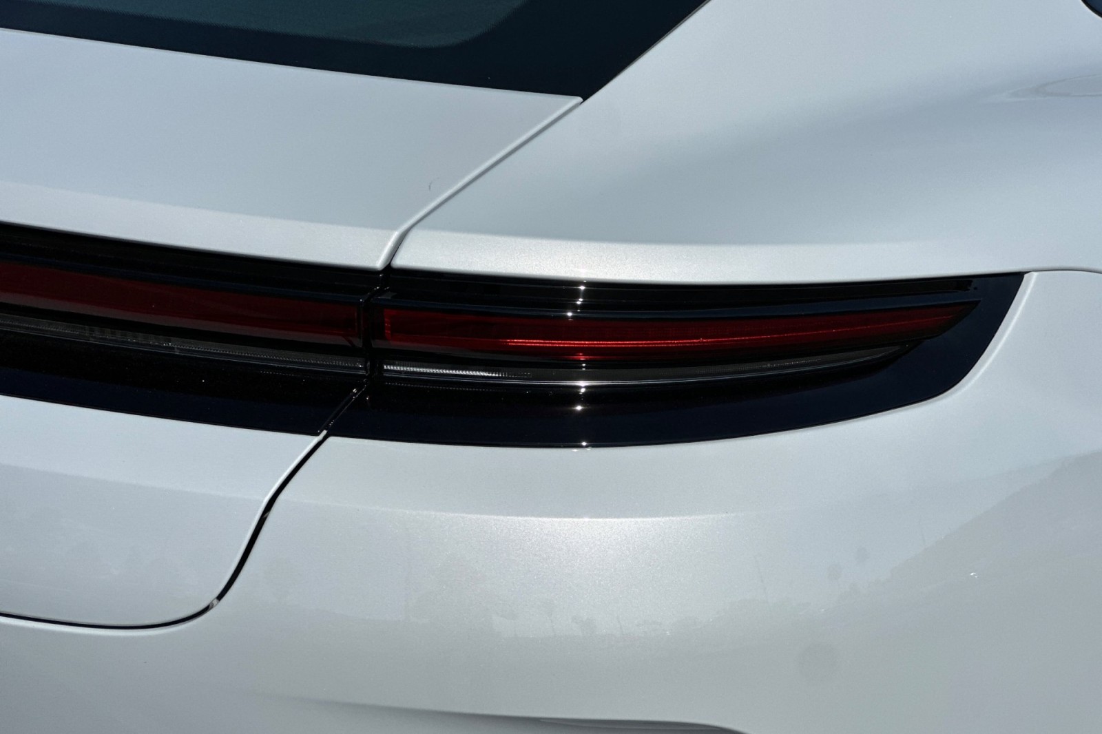 2026 Porsche Panamera 4 E-Hybrid photo 9