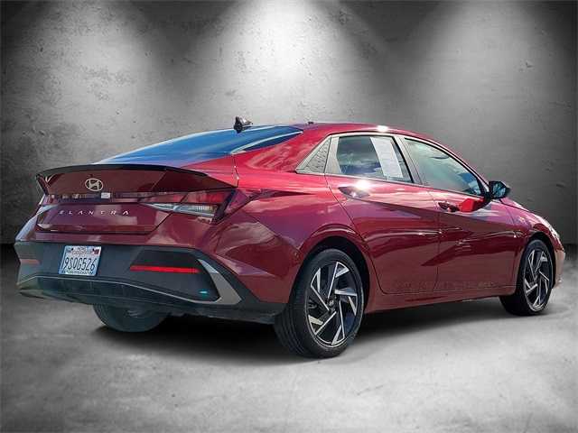 2025 Hyundai Elantra SEL Sport photo 3
