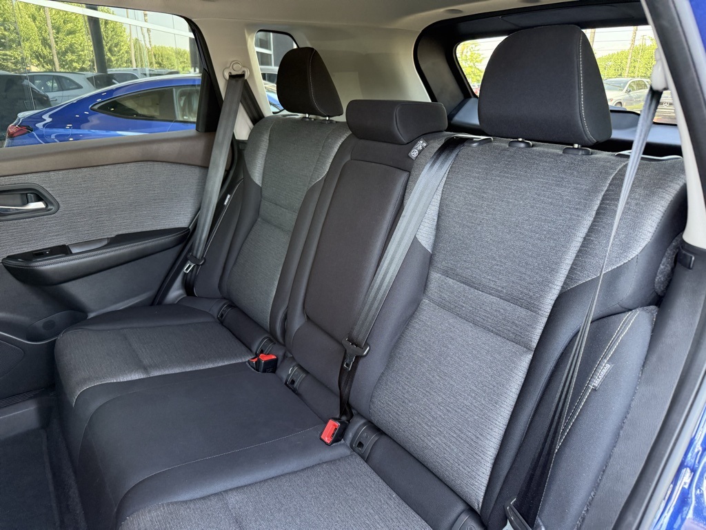 2023 Nissan Rogue SV photo 19