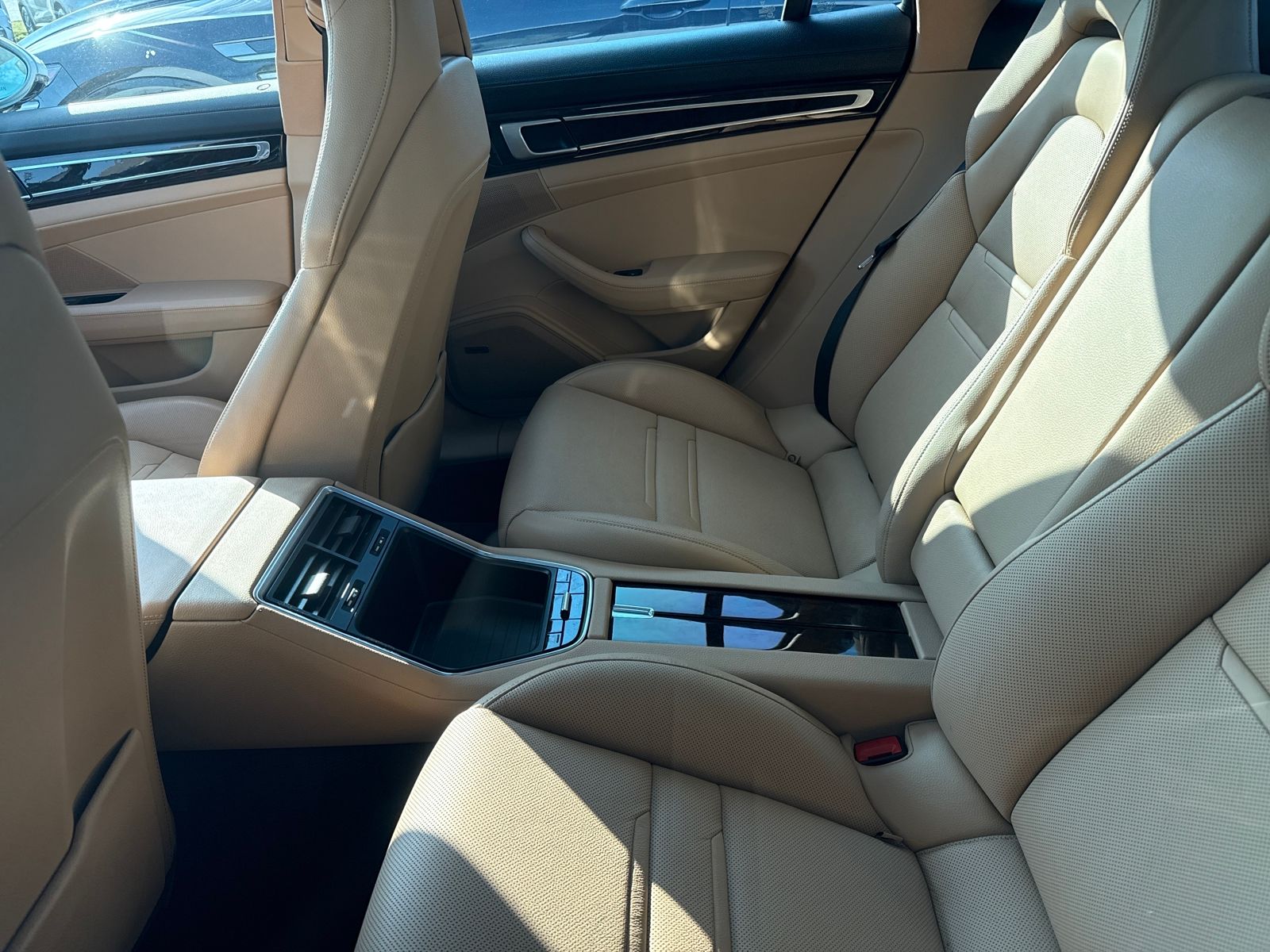 2018 Porsche Panamera 4 photo 8