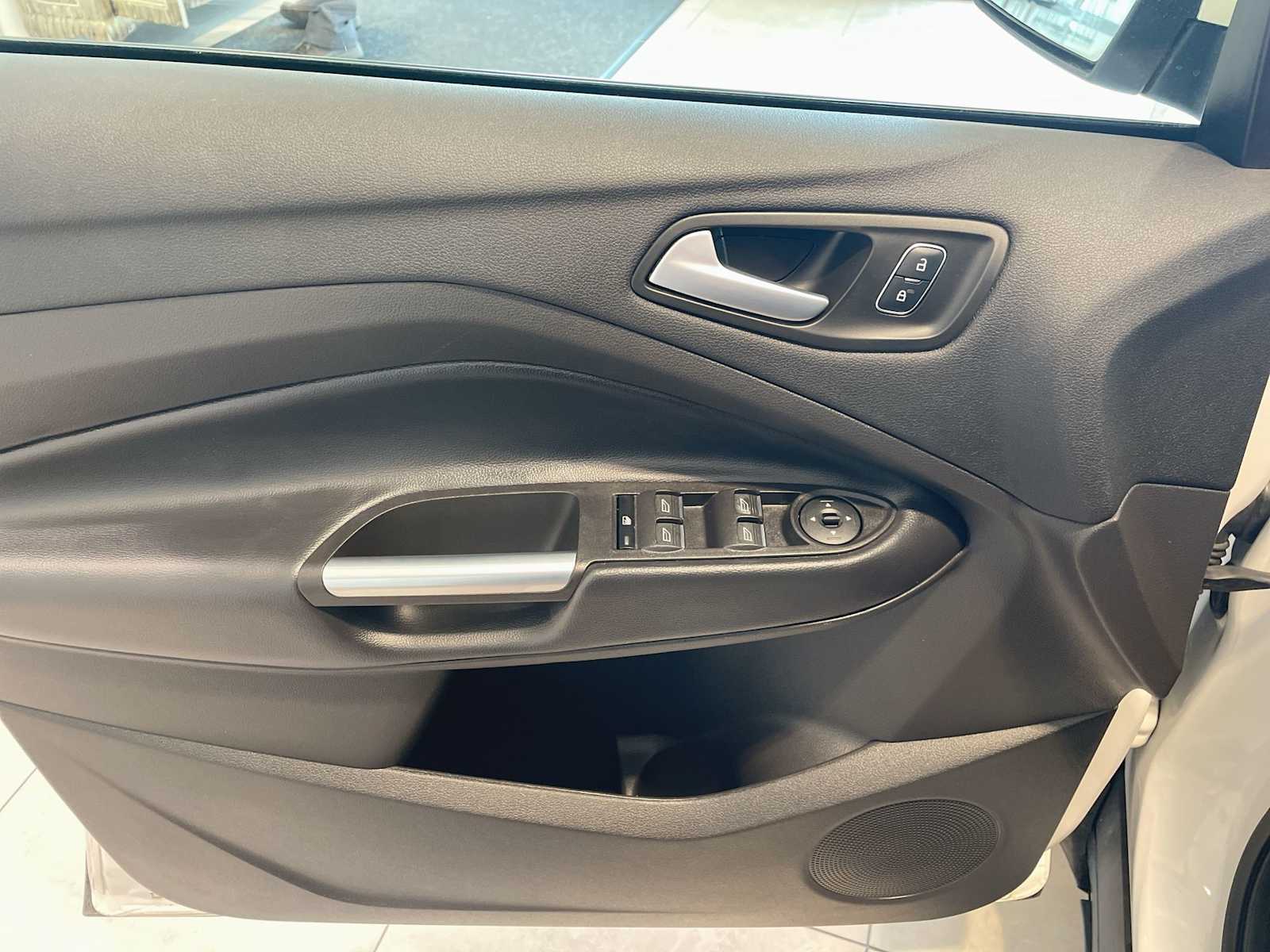 2019 Ford Escape SEL photo 19
