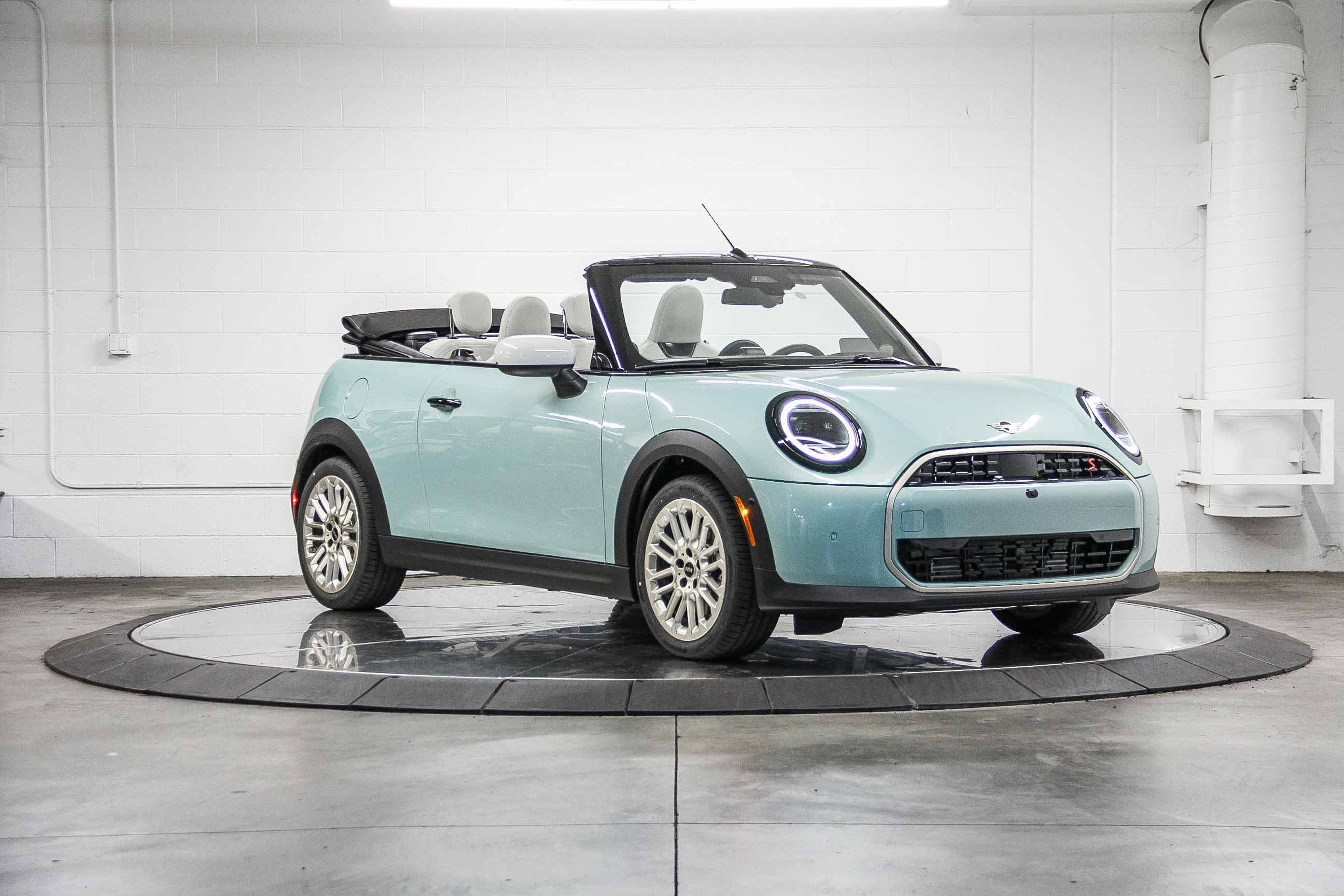2026 Mini Cooper Convertible Iconic photo 7