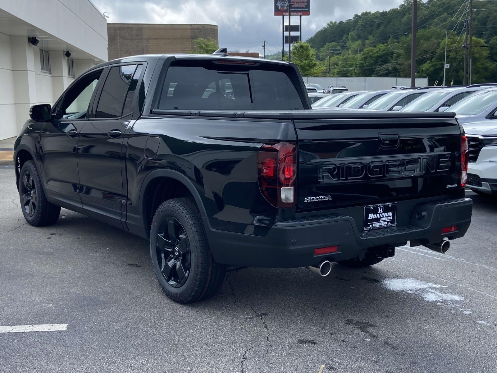 2025 Honda Ridgeline Black Edition photo 3