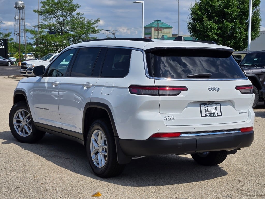 2025 Jeep Grand Cherokee Laredo photo 11