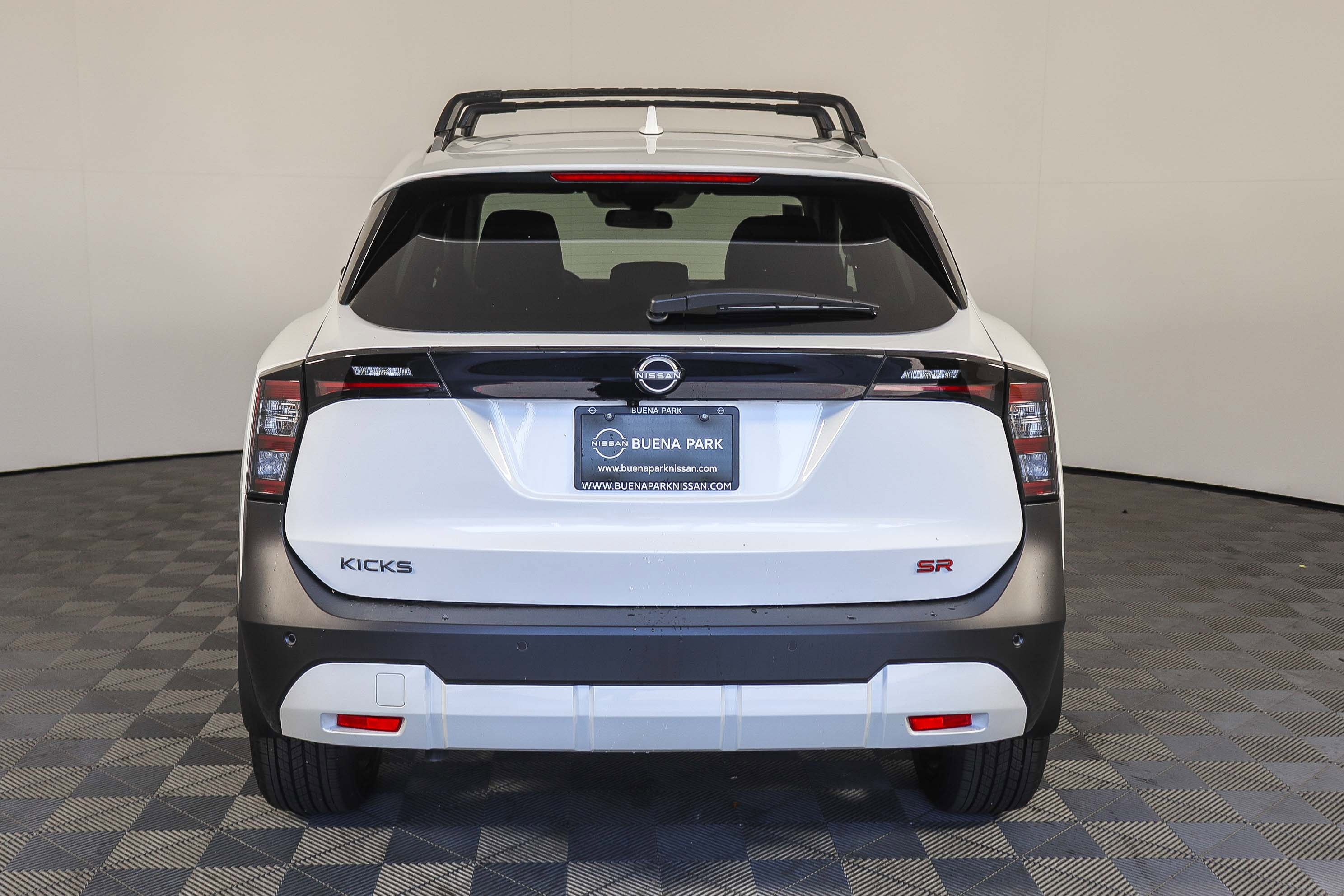 2025 Nissan Kicks SR photo 7