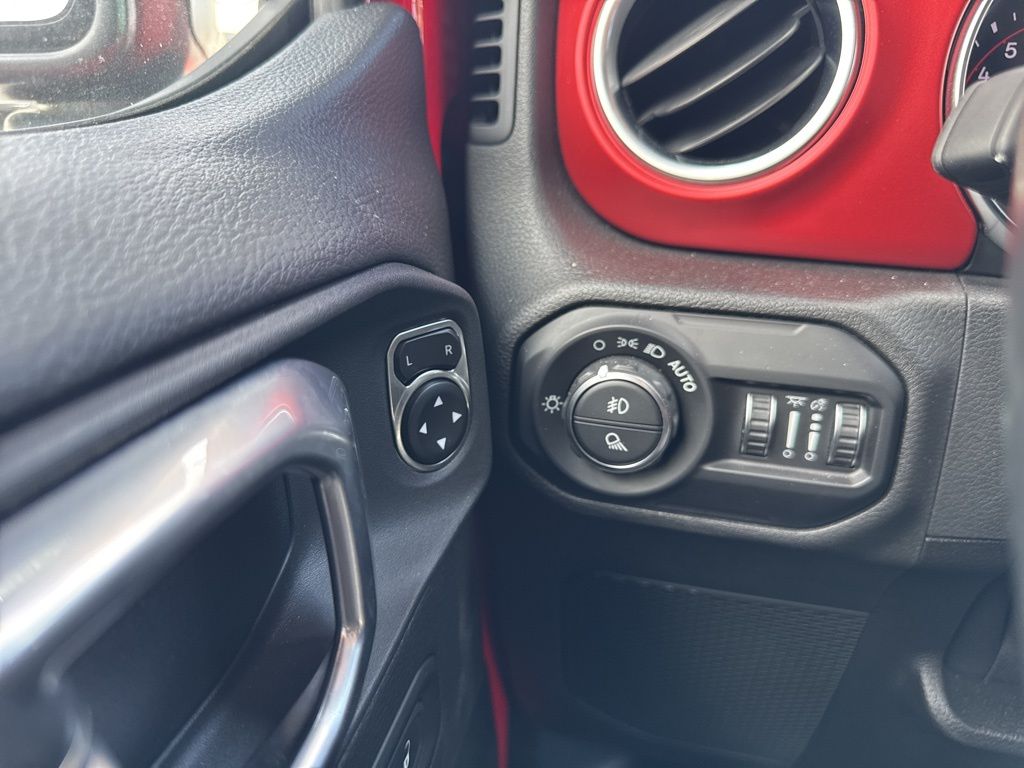 2021 Jeep Gladiator Rubicon photo 17