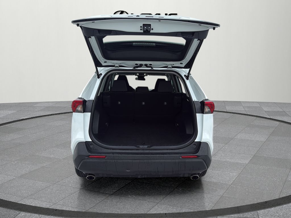 2024 Toyota RAV4 XLE photo 13