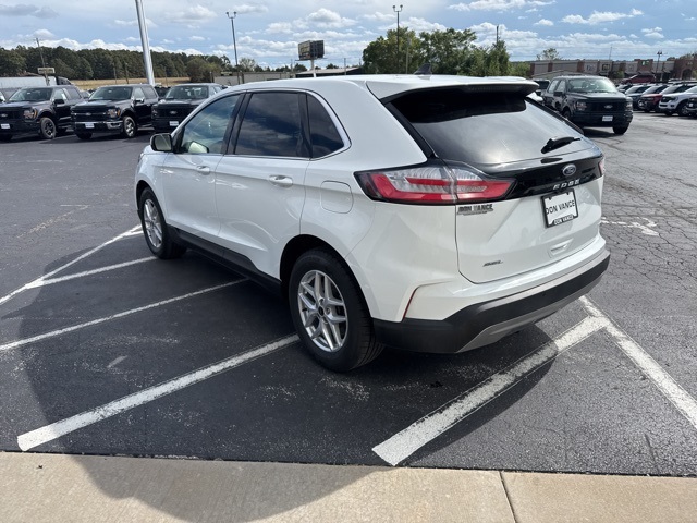 2024 Ford Edge SEL photo 3
