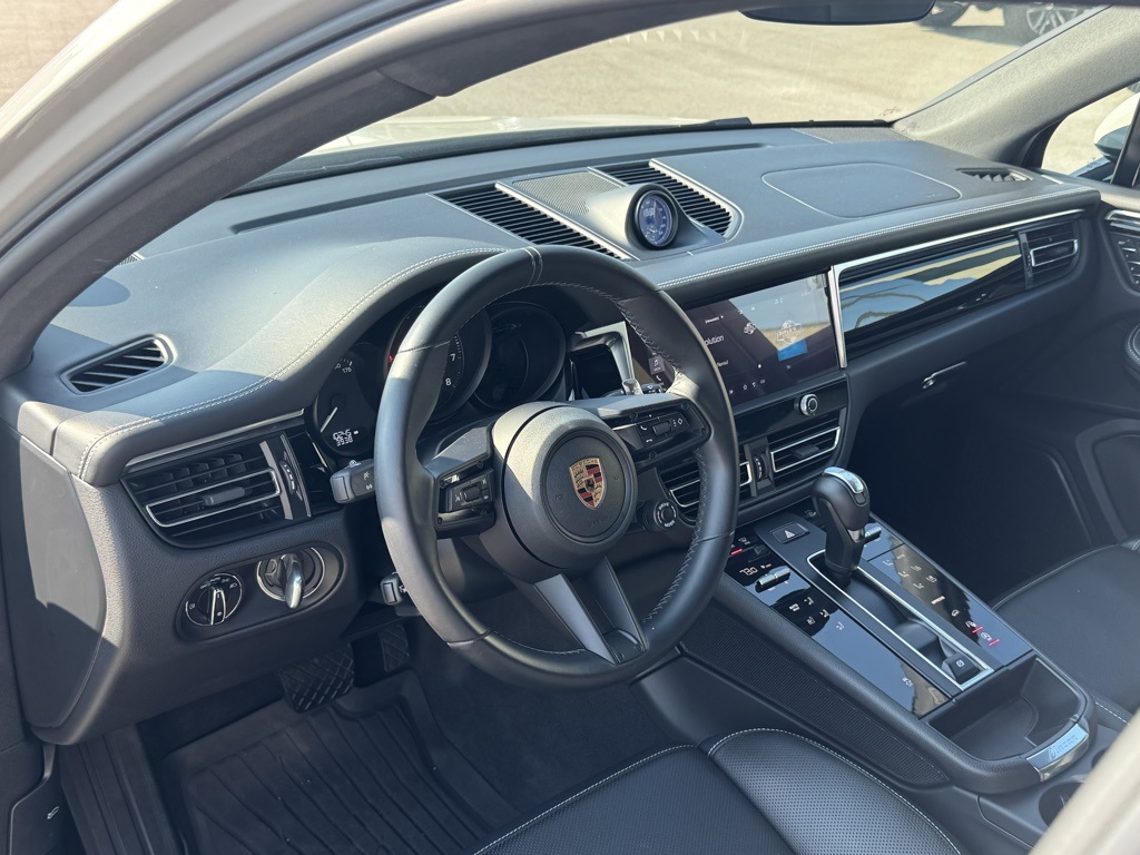 2023 Porsche Macan T photo 6