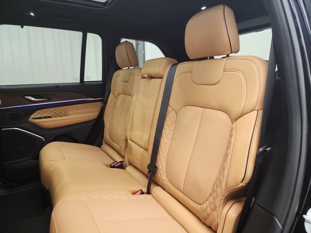 2025 Jeep Grand Cherokee Summit photo 28