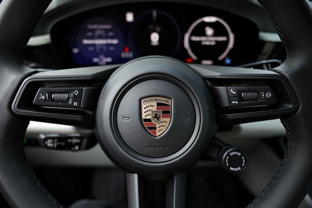 2025 Porsche Macan 4 Electric photo 33