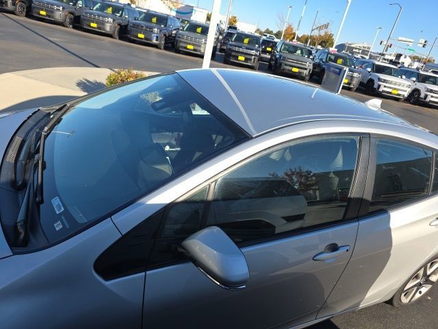 2018 Toyota Prius Four Touring photo 2