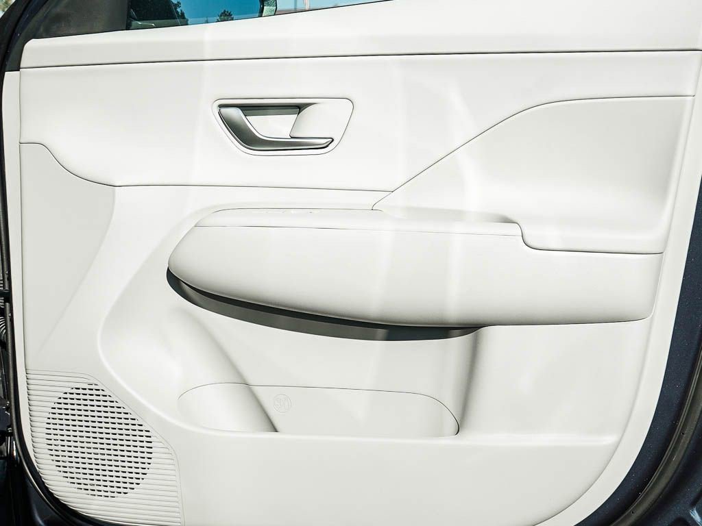 2026 Hyundai Kona SEL photo 7