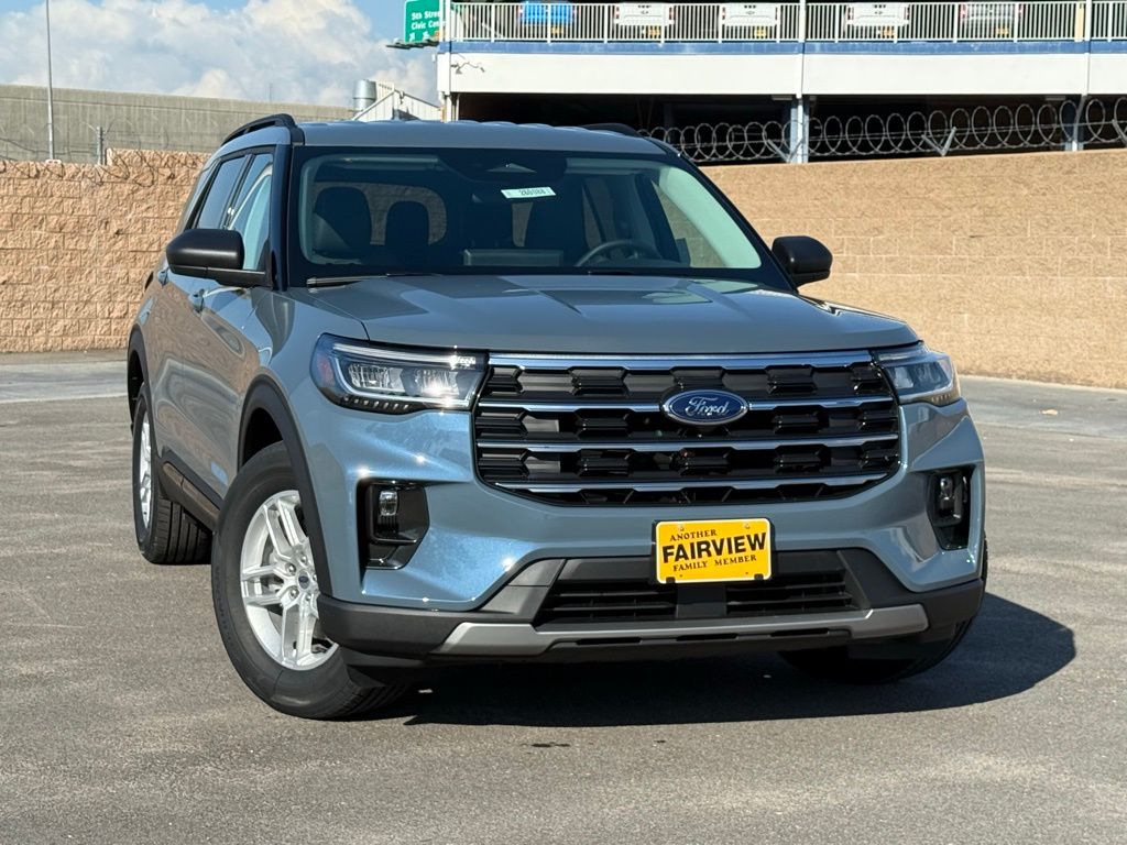 2026 Ford Explorer photo 2