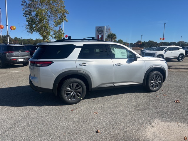 2025 Nissan Pathfinder SV photo 4