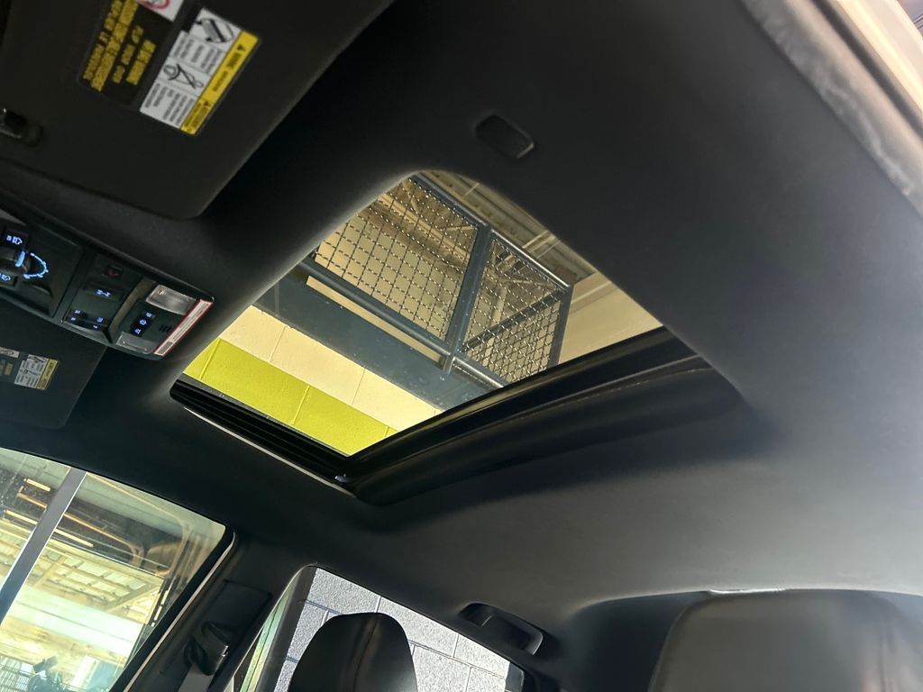 2023 Toyota Tacoma TRD Off-Road photo 12