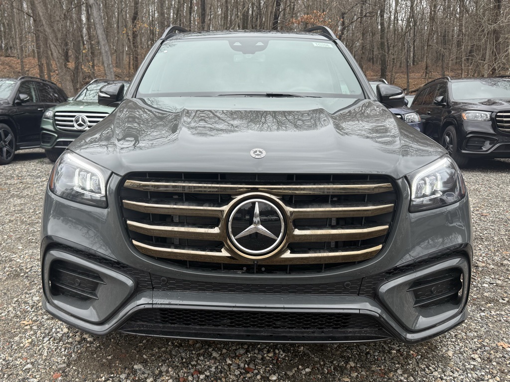 2026 Mercedes Benz GLS 450 4MATIC photo 2