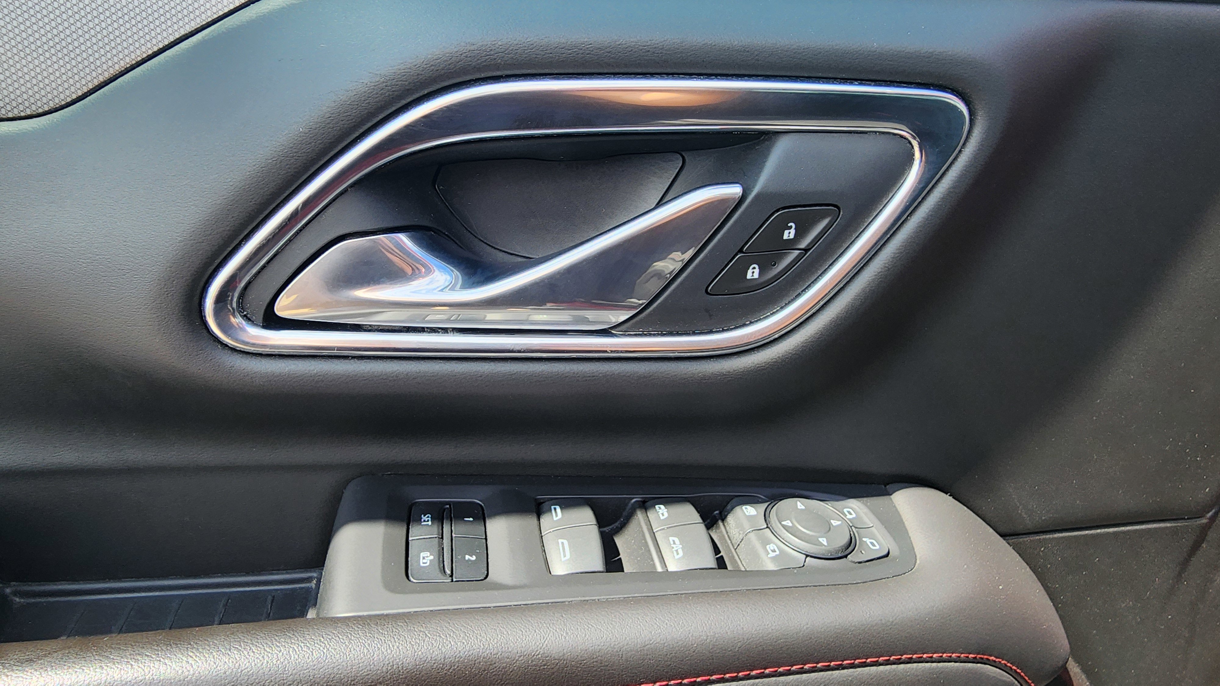 2021 Chevrolet Tahoe RST photo 3