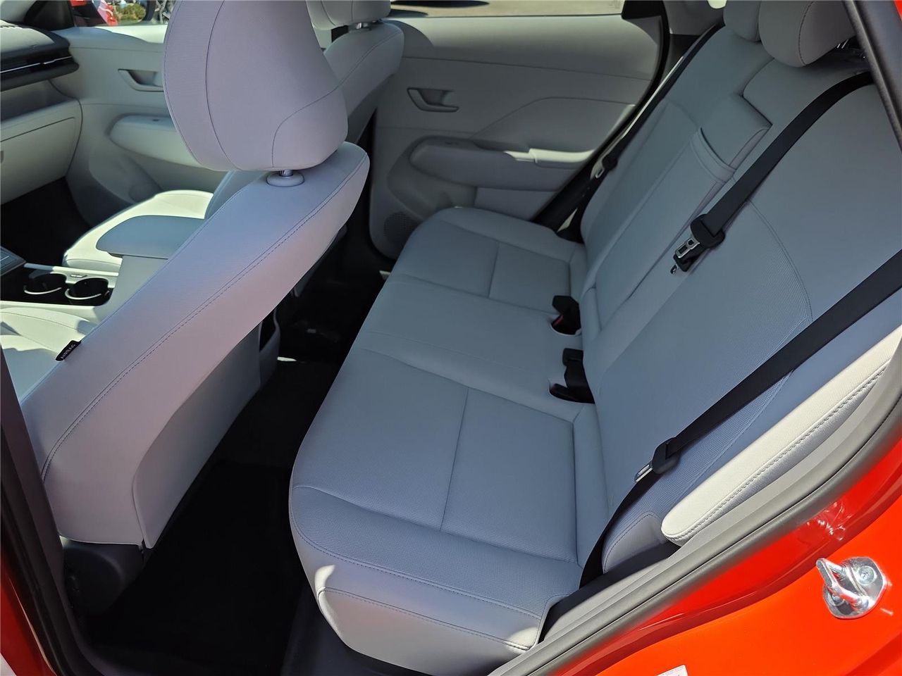 2025 Hyundai Kona SEL photo 6