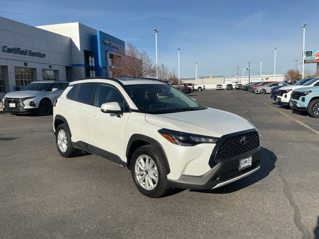 2024 Toyota Corolla Cross LE's photo